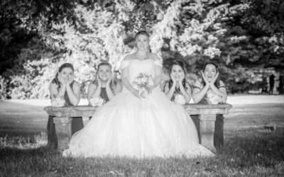 Photos originales des demoiselles d’honneur pendant un mariage