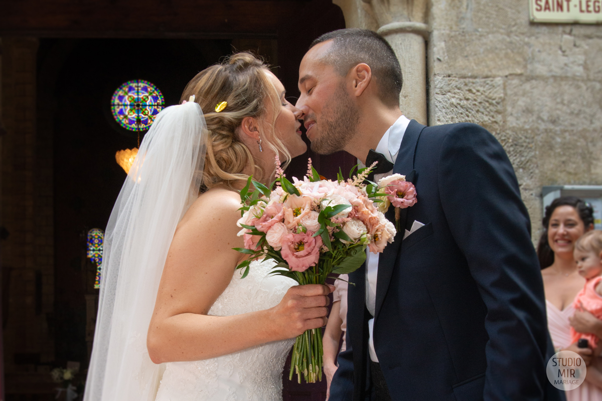 Photographe et vidéaste de mariage IDF - Sortie d'église